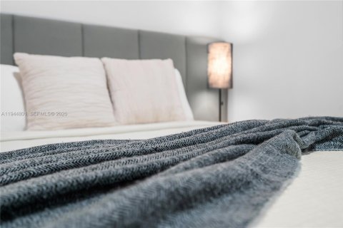 Apartment in Miami, Florida 2 bedrooms № 2001395 - photo 14