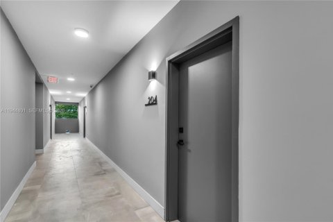 Apartment in Miami, Florida 2 bedrooms № 2001395 - photo 2