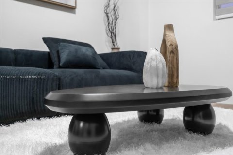 Apartment in Miami, Florida 2 bedrooms № 2001395 - photo 10