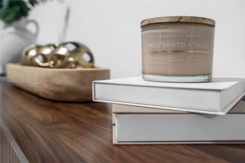 Apartment in Miami, Florida 2 bedrooms № 2001395 - photo 11