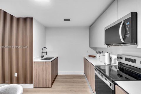 Apartment in Miami, Florida 2 bedrooms № 2001395 - photo 5