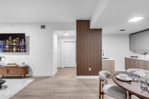 Apartment in Miami, Florida 2 bedrooms № 2001395