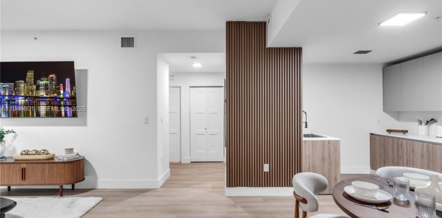 Apartment in Miami, Florida 2 bedrooms № 2001395