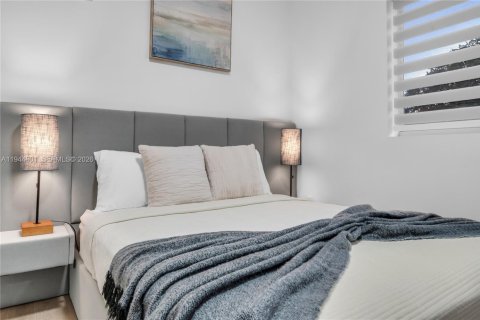 Apartment in Miami, Florida 2 bedrooms № 2001395 - photo 13