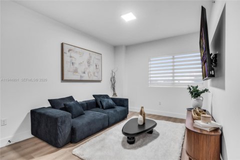 Apartment in Miami, Florida 2 bedrooms № 2001395 - photo 8