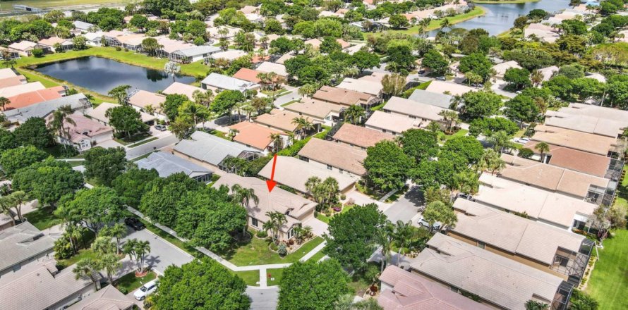 House in Boynton Beach, Florida 3 bedrooms, 194.82 sq.m. № 1076814