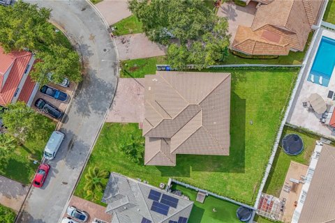 House in Hollywood, Florida 5 bedrooms, 343.55 sq.m. № 1981452 - photo 4