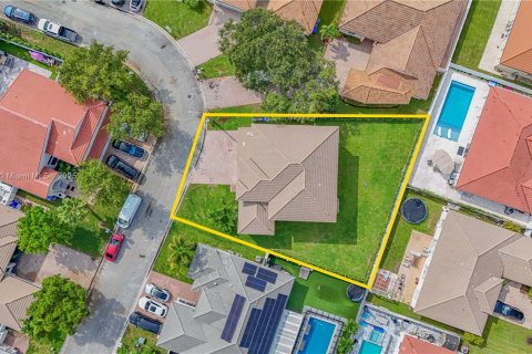 House in Hollywood, Florida 5 bedrooms, 343.55 sq.m. № 1981452 - photo 5