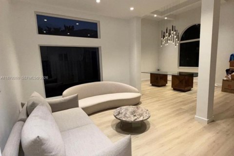 House in Hollywood, Florida 5 bedrooms, 343.55 sq.m. № 1981452 - photo 22