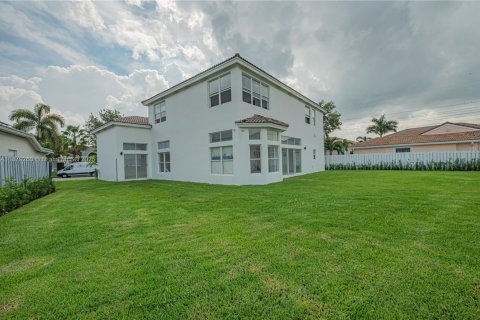 House in Hollywood, Florida 5 bedrooms, 343.55 sq.m. № 1981452 - photo 12