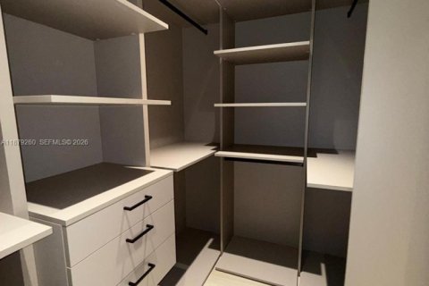 House in Hollywood, Florida 5 bedrooms, 343.55 sq.m. № 1981452 - photo 29