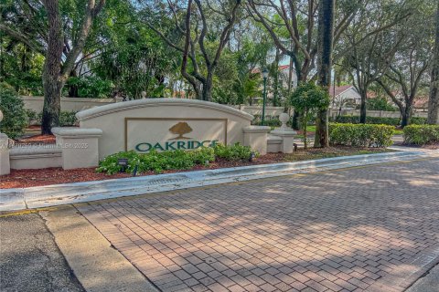 House in Hollywood, Florida 5 bedrooms, 343.55 sq.m. № 1981452 - photo 10