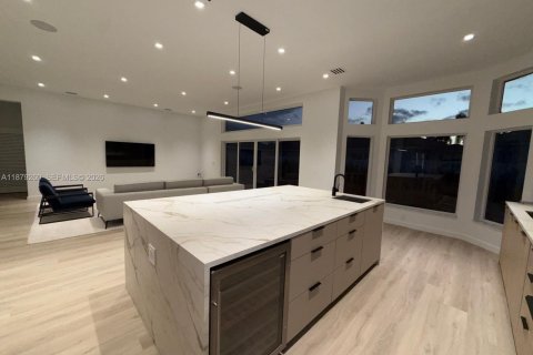 House in Hollywood, Florida 5 bedrooms, 343.55 sq.m. № 1981452 - photo 16