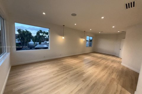 House in Hollywood, Florida 5 bedrooms, 343.55 sq.m. № 1981452 - photo 27