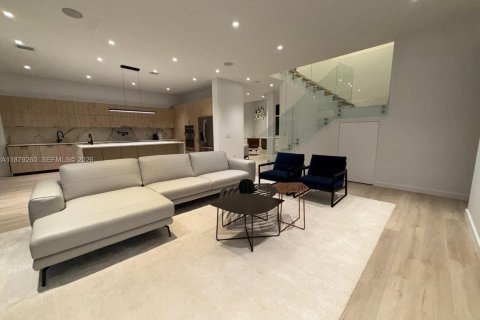 House in Hollywood, Florida 5 bedrooms, 343.55 sq.m. № 1981452 - photo 19