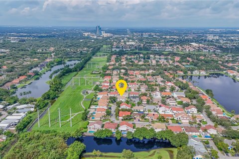 House in Hollywood, Florida 5 bedrooms, 343.55 sq.m. № 1981452 - photo 8