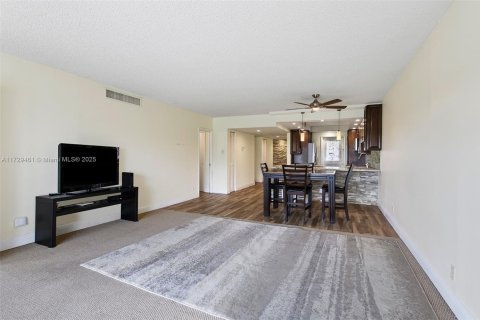 Copropriété à vendre à Pompano Beach, Floride: 3 chambres, 129.13 m2 № 1942823 - photo 4