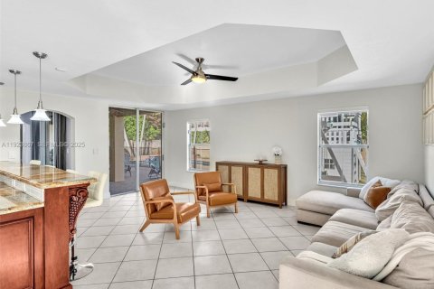 Casa en venta en Miami Lakes, Florida, 5 dormitorios, 268.39 m2 № 1983053 - foto 29