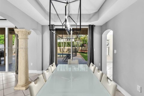 Casa en venta en Miami Lakes, Florida, 5 dormitorios, 268.39 m2 № 1983053 - foto 18