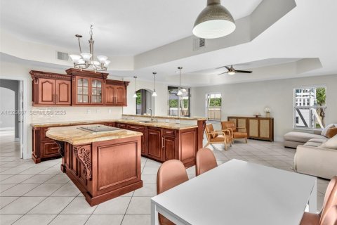 Casa en venta en Miami Lakes, Florida, 5 dormitorios, 268.39 m2 № 1983053 - foto 25