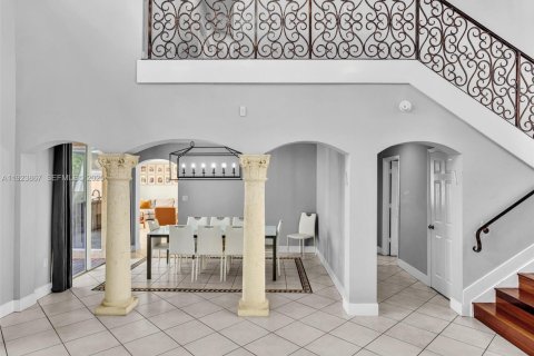 Casa en venta en Miami Lakes, Florida, 5 dormitorios, 268.39 m2 № 1983053 - foto 9
