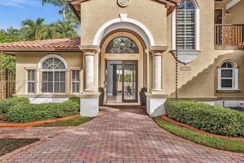 Casa en venta en Miami Lakes, Florida, 5 dormitorios, 268.39 m2 № 1983053 - foto 4