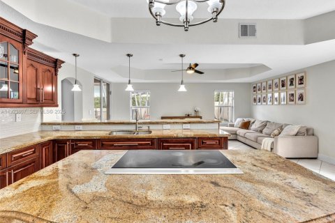 Casa en venta en Miami Lakes, Florida, 5 dormitorios, 268.39 m2 № 1983053 - foto 23