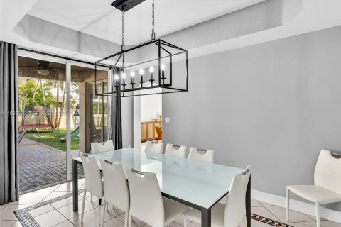 Casa en venta en Miami Lakes, Florida, 5 dormitorios, 268.39 m2 № 1983053 - foto 16