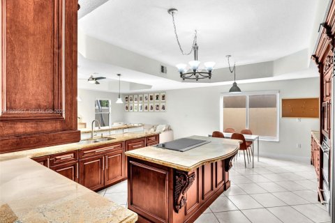 Casa en venta en Miami Lakes, Florida, 5 dormitorios, 268.39 m2 № 1983053 - foto 21
