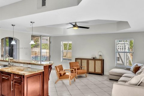 Casa en venta en Miami Lakes, Florida, 5 dormitorios, 268.39 m2 № 1983053 - foto 28