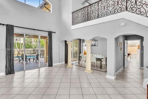 Casa en venta en Miami Lakes, Florida, 5 dormitorios, 268.39 m2 № 1983053 - foto 8