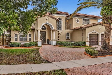 Casa en venta en Miami Lakes, Florida, 5 dormitorios, 268.39 m2 № 1983053 - foto 2