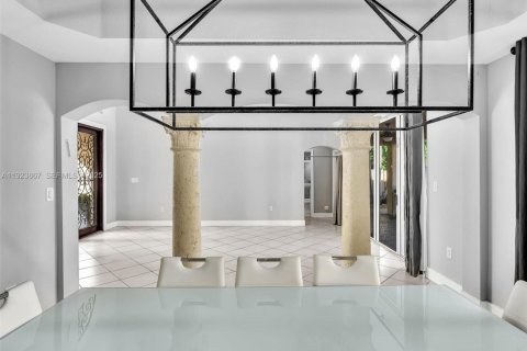 Casa en venta en Miami Lakes, Florida, 5 dormitorios, 268.39 m2 № 1983053 - foto 19
