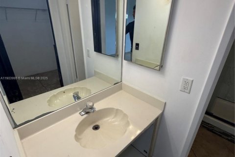 Снять в аренду квартиру в Майами, Флорида 2 спальни, 92.9м2, № 1954842 - фото 21