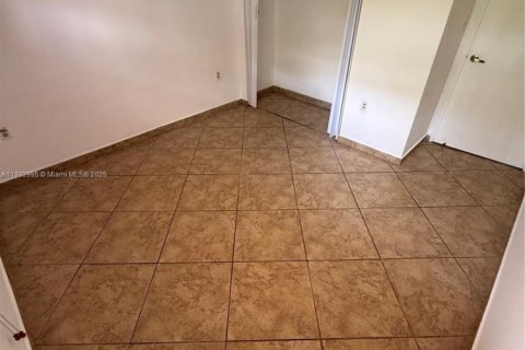 Снять в аренду квартиру в Майами, Флорида 2 спальни, 92.9м2, № 1954842 - фото 25