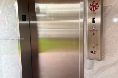 Снять в аренду квартиру в Майами, Флорида 2 спальни, 92.9м2, № 1954842 - фото 11