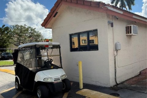 Снять в аренду квартиру в Майами, Флорида 2 спальни, 92.9м2, № 1954842 - фото 4