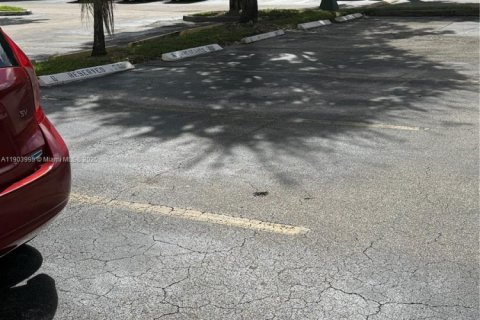 Снять в аренду квартиру в Майами, Флорида 2 спальни, 92.9м2, № 1954842 - фото 10
