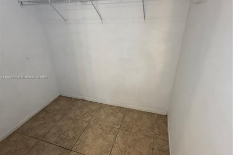 Снять в аренду квартиру в Майами, Флорида 2 спальни, 92.9м2, № 1954842 - фото 20