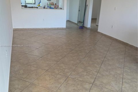 Снять в аренду квартиру в Майами, Флорида 2 спальни, 92.9м2, № 1954842 - фото 16