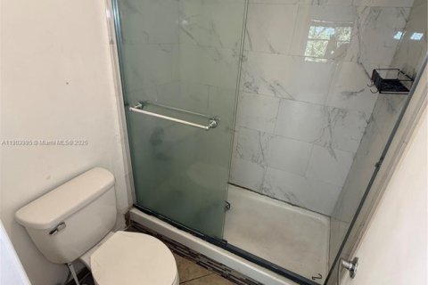 Снять в аренду квартиру в Майами, Флорида 2 спальни, 92.9м2, № 1954842 - фото 22