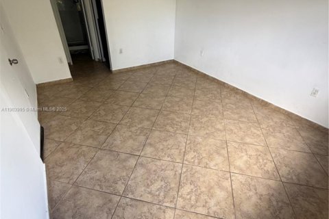 Снять в аренду квартиру в Майами, Флорида 2 спальни, 92.9м2, № 1954842 - фото 17