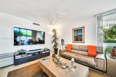 Condo in Aventura, Florida, 2 bedrooms  № 1921860 - photo 24