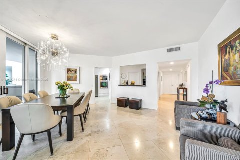 Condo in Aventura, Florida, 2 bedrooms  № 1921860 - photo 20