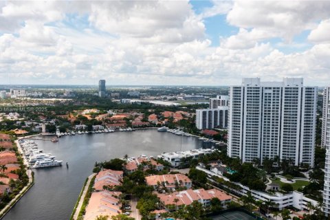 Condo in Aventura, Florida, 2 bedrooms  № 1921860 - photo 4