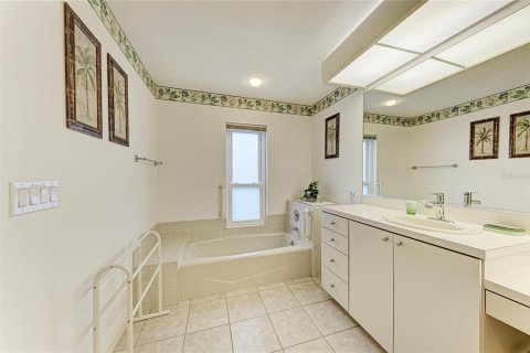 Casa en venta en Sarasota, Florida, 2 dormitorios, 159.79 m2 № 2383449 - foto 28
