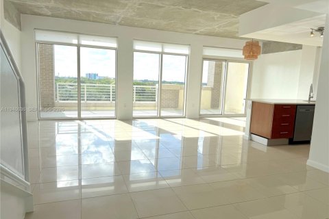 Condo in Miami, Florida, 2 bedrooms  № 2002891 - photo 9