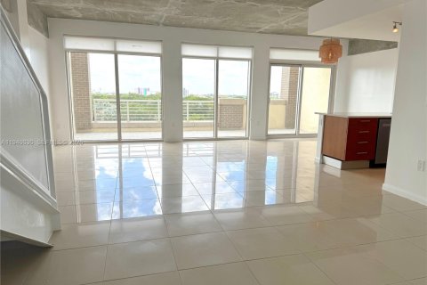 Condo in Miami, Florida, 2 bedrooms  № 2002891 - photo 6