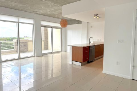 Condo in Miami, Florida, 2 bedrooms  № 2002891 - photo 7