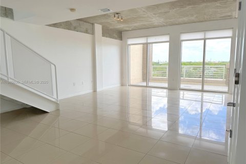 Condo in Miami, Florida, 2 bedrooms  № 2002891 - photo 5